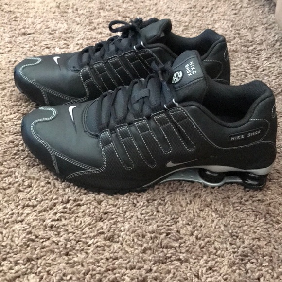 mens all black nike shox